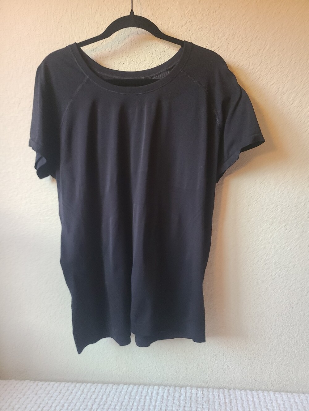 Athleta Women's Black Short Sleeve Crew Neck Top Size L